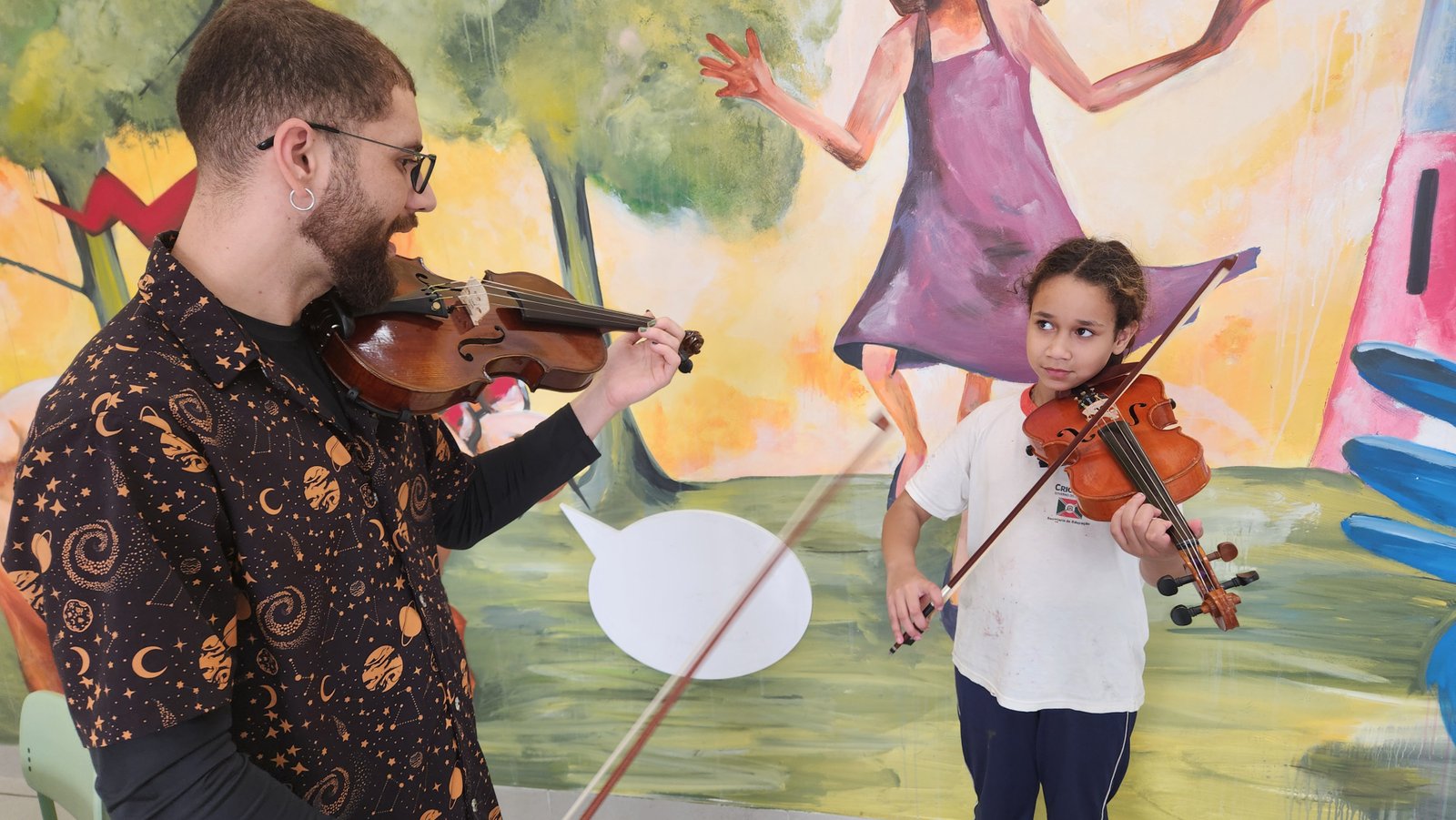 O amor pelo violino e a solidariedade que une gerações 