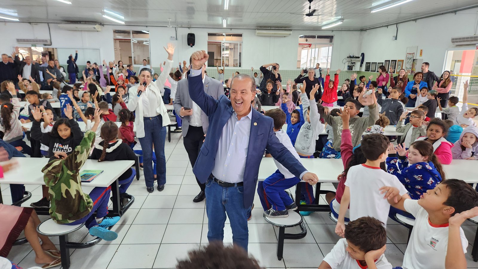 Governador Jorginho Mello visita o Bairro