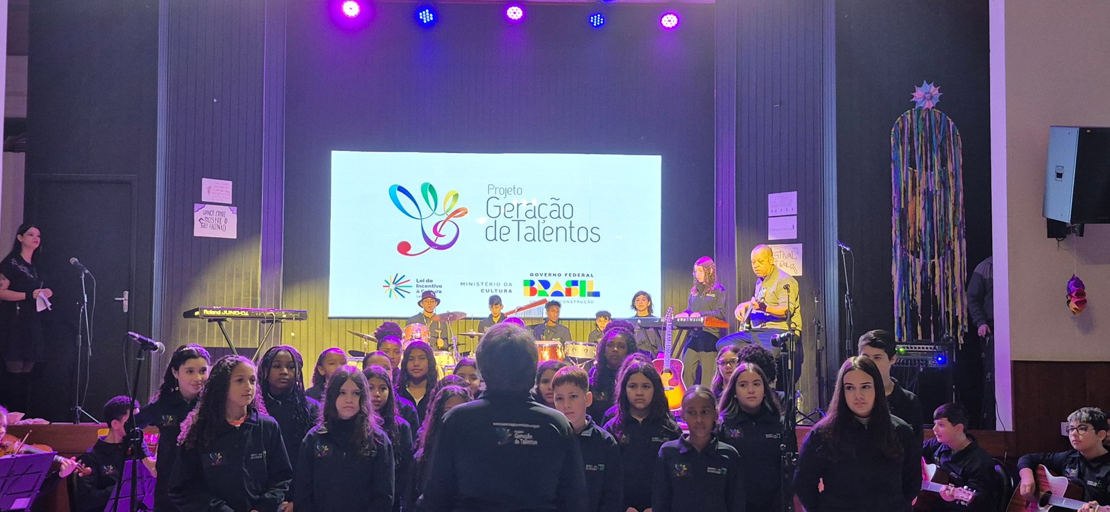 Espetáculo Ciranda da Vida realiza primeira apresentação