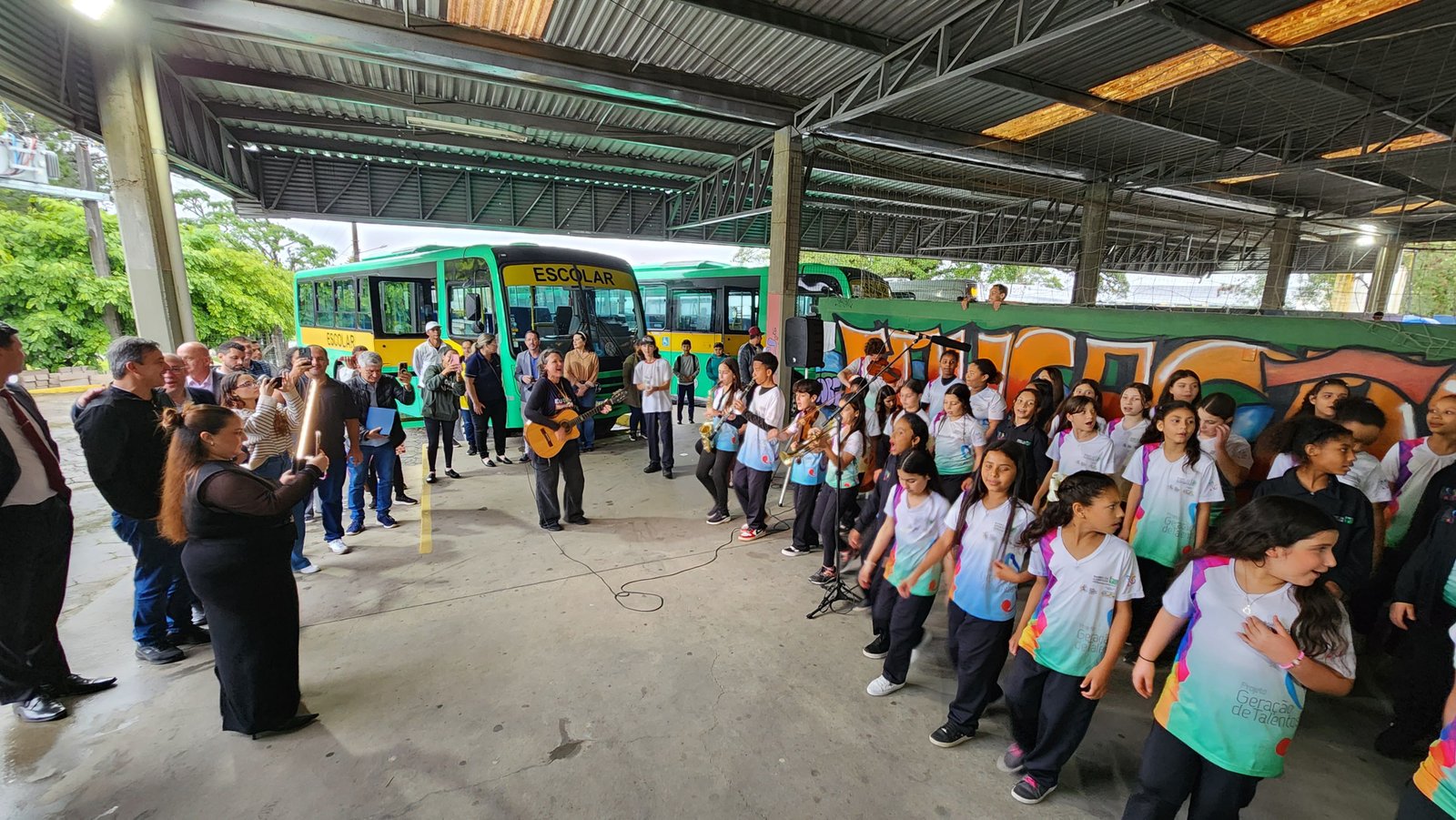 Bairro da Juventude recebe a doação de dois novos ônibus 