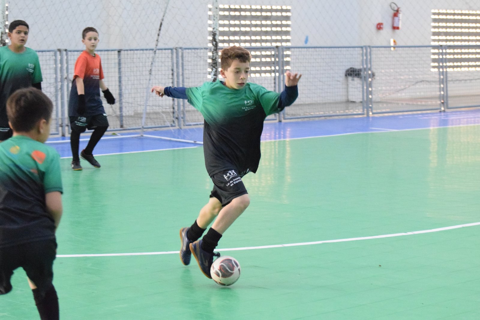 Esporte e Lazer transforma a rotina de 220 crianças no Bairro da Juventude