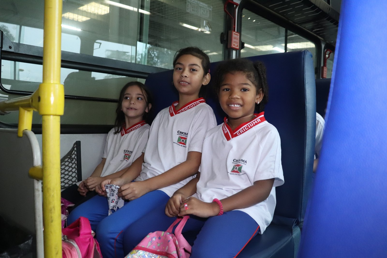 Transporte gratuito garante acesso &agrave;s crian&ccedil;as e adolescentes