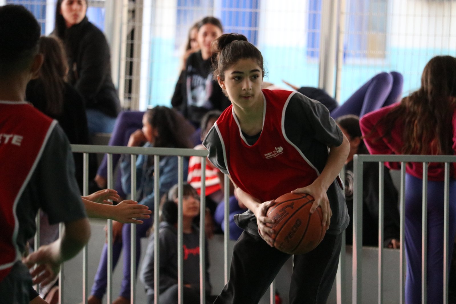 Projeto PIE inicia atividades de basquete no Bairro da Juventude