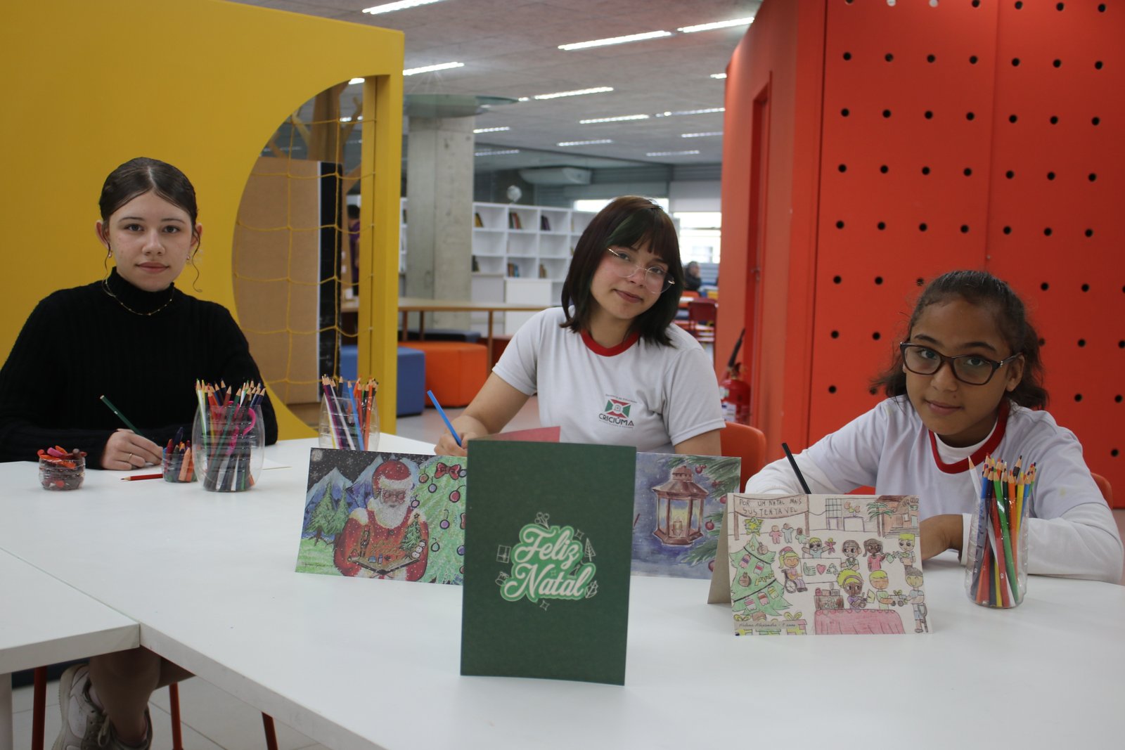 Bairro da Juventude inicia venda de cart&otilde;es de Natal com desenhos de estudantes