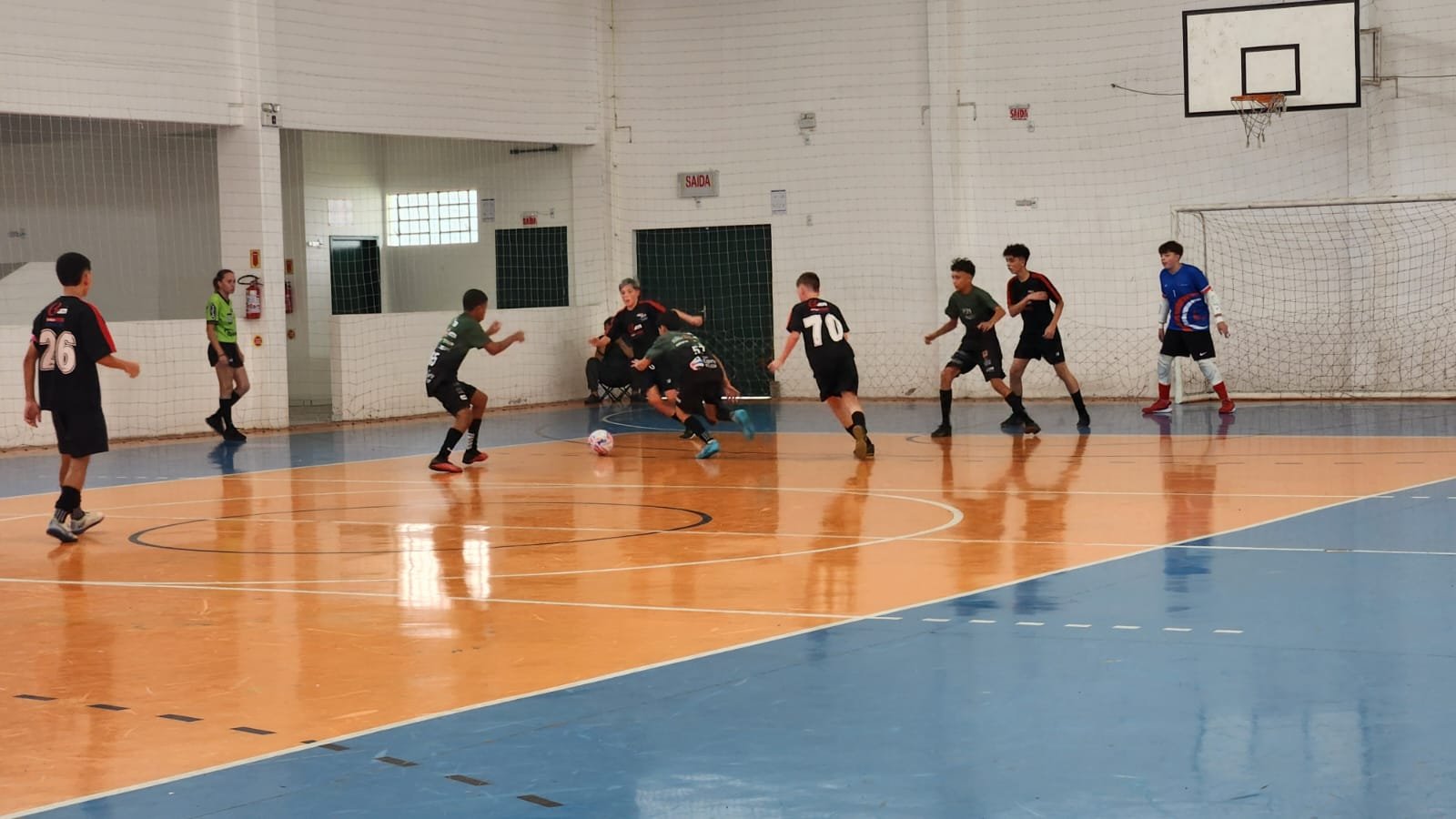 Crianças e adolescentes participam de intercâmbio esportivo 