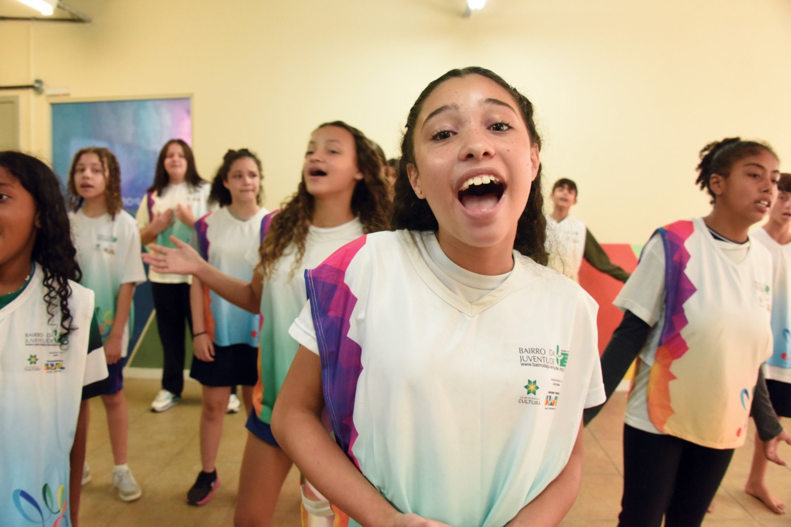 Crianças do Bairro vão cantar os hinos no jogo do Criciúma