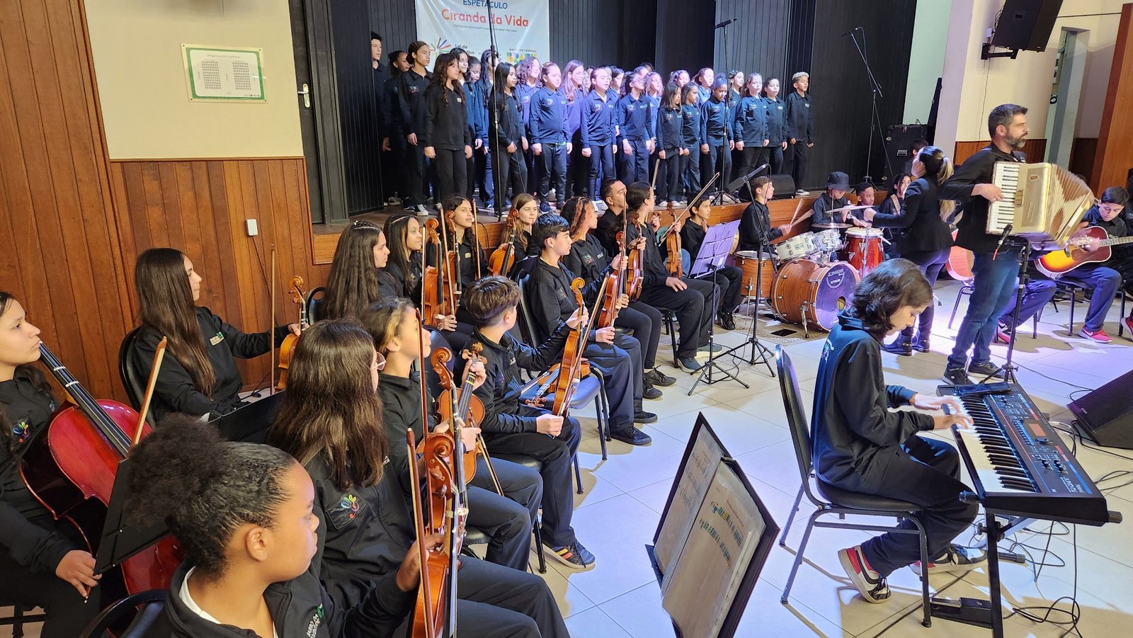 Musicistas do Bairro se apresentam ao público neste sábado