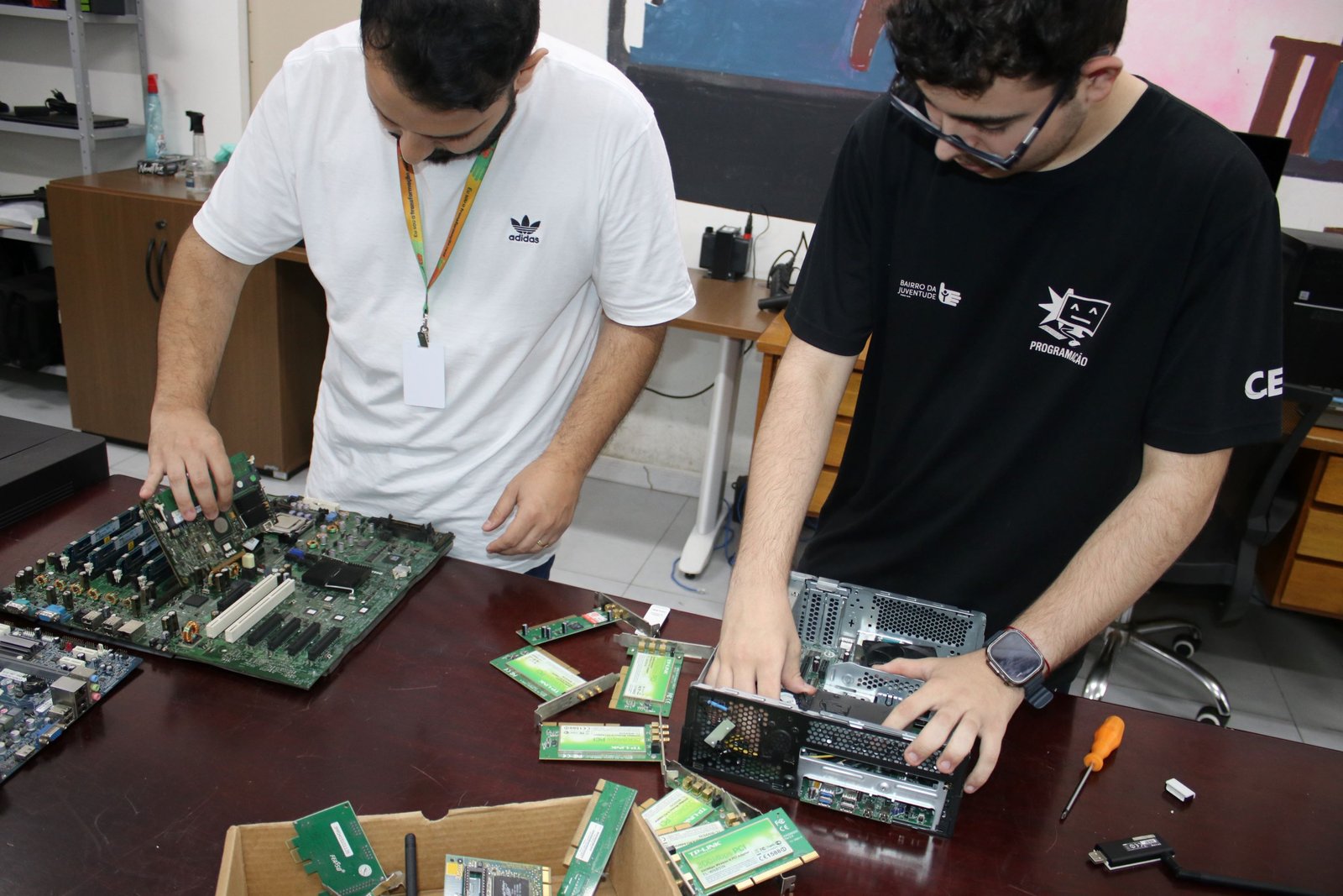 Programa inovador transforma lixo eletrônico e beneficia o Bairro 